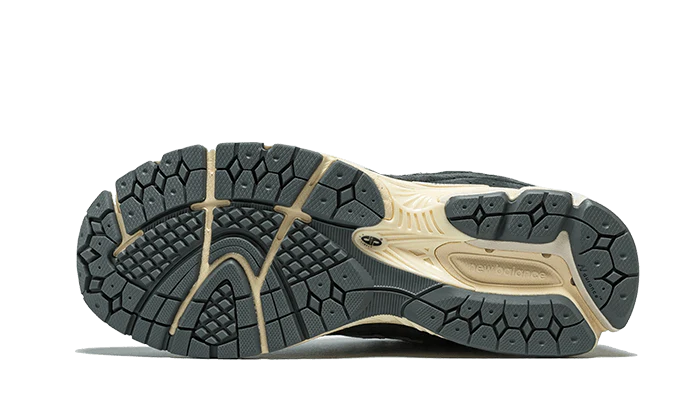 New Balance 2002R Black Dark Grey - Image 4