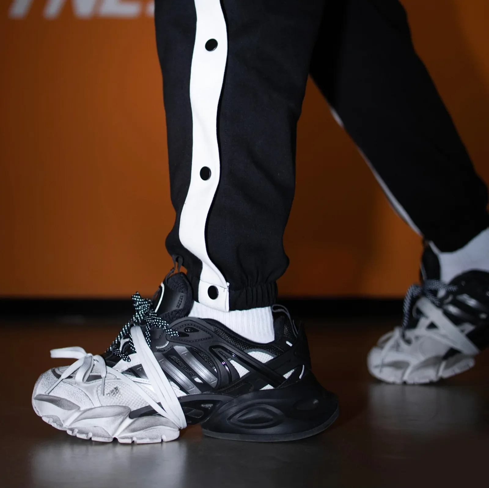adidas XLG Runner Deluxe White Black - Image 2
