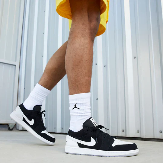 Air Jordan 1 Low Black White Diamond - Image 5