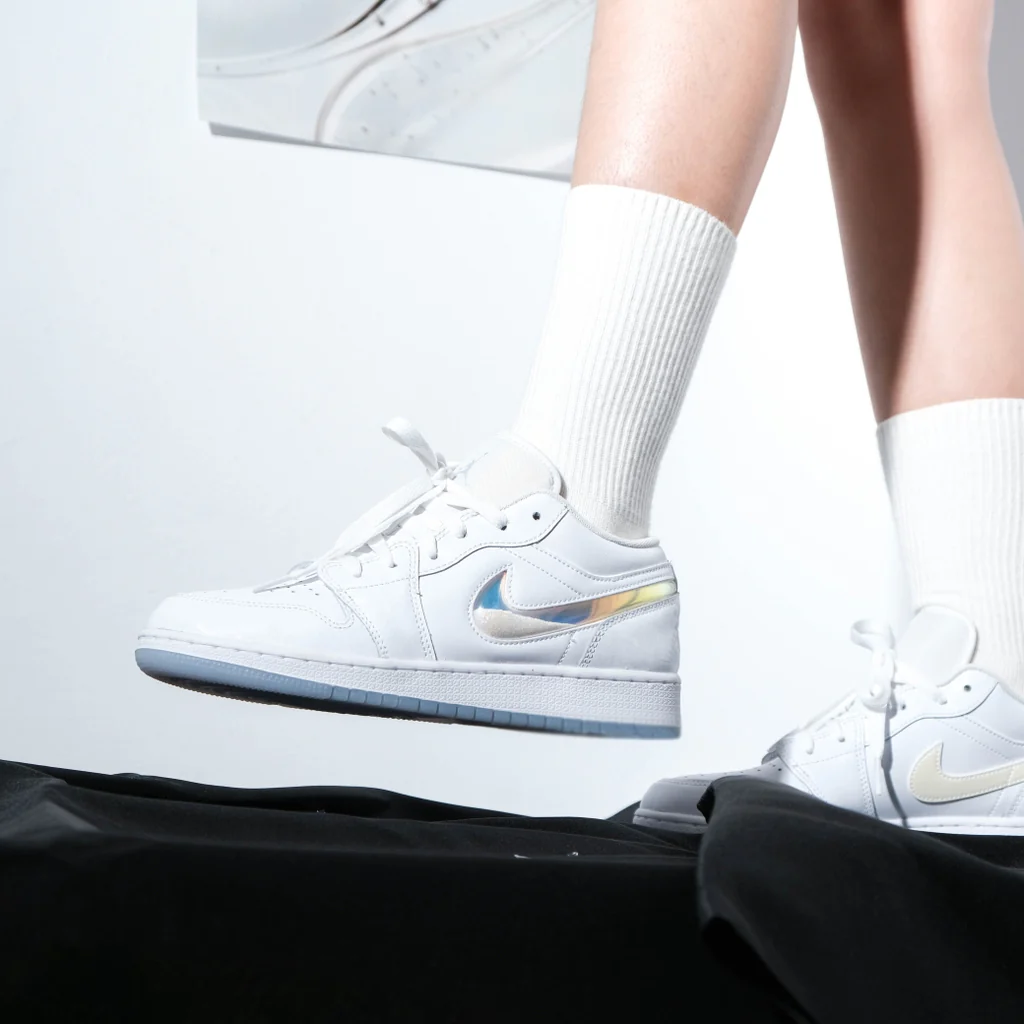 Air Jordan 1 Low Glitter Swoosh - Image 6
