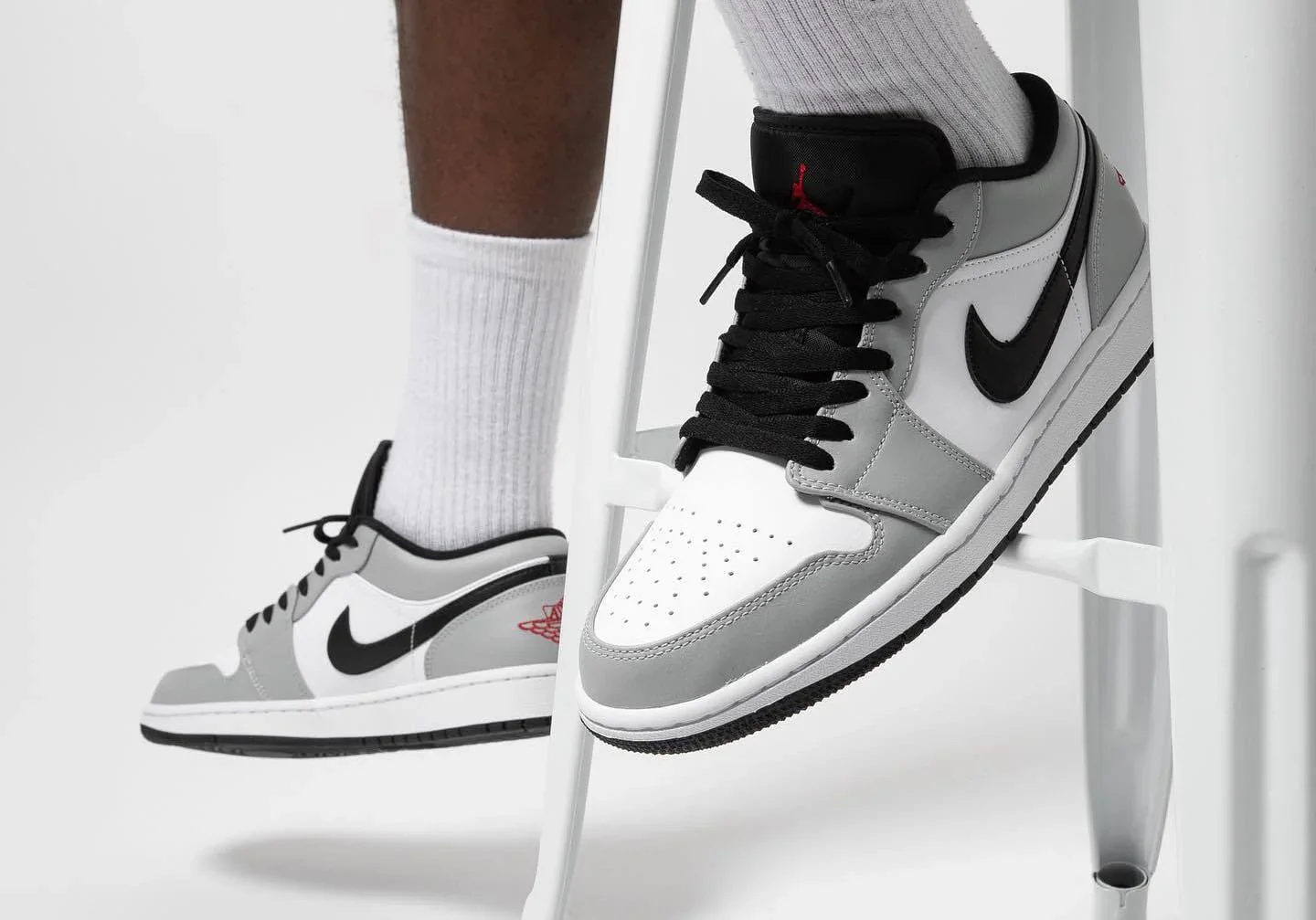 Air Jordan 1 Low Light Smoke Grey - Image 3