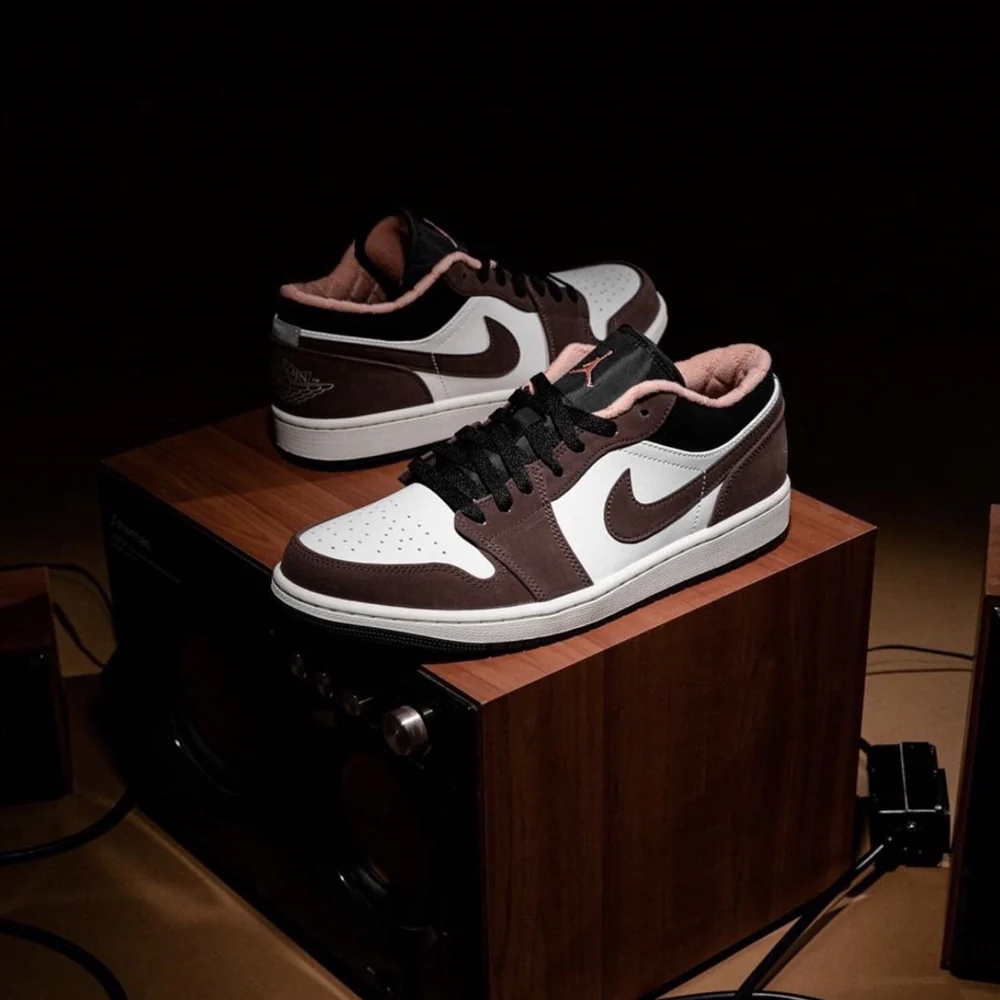 Air Jordan 1 Low Mocha - Image 2