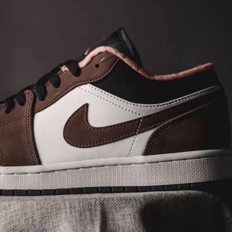 Air Jordan 1 Low Mocha - Image 3