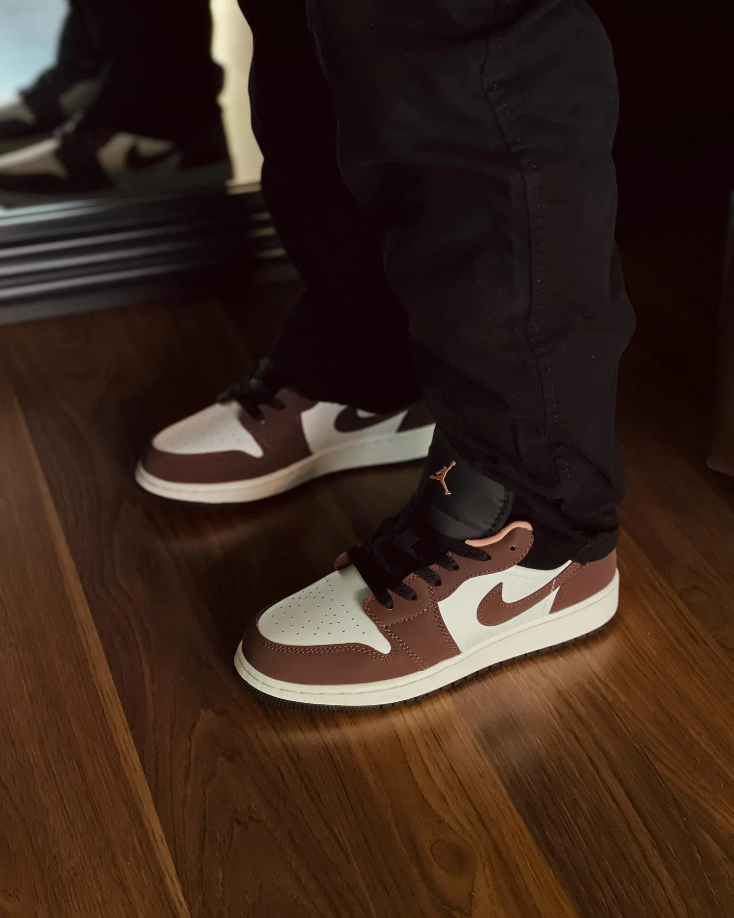 Air Jordan 1 Low Mocha - Image 4