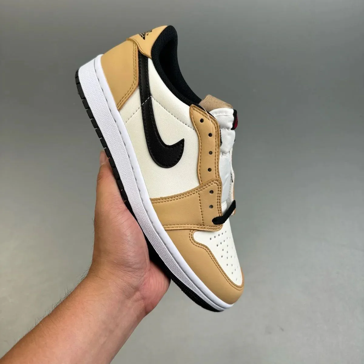 Air Jordan 1 Low OG Rookie Of The Year - Image 2