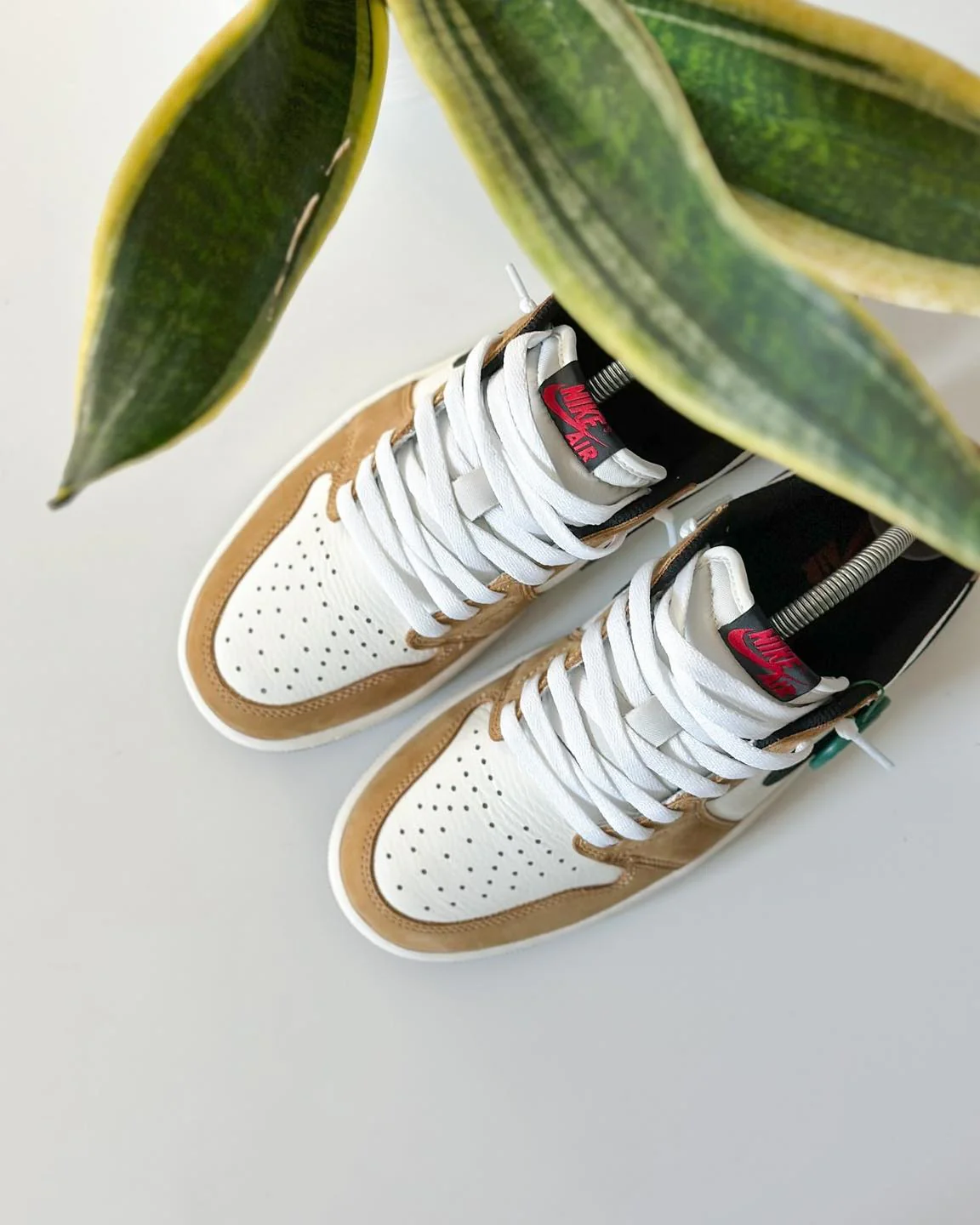 Air Jordan 1 Low OG Rookie Of The Year - Image 3