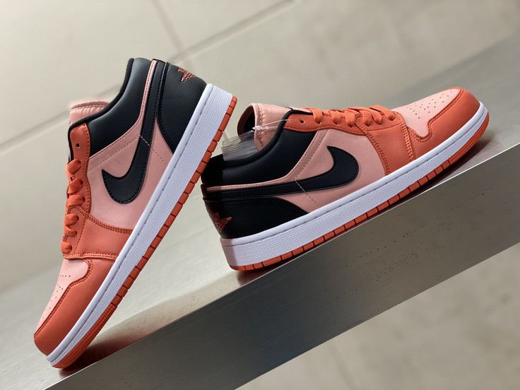 Air Jordan 1 Low Orange Black - Image 3