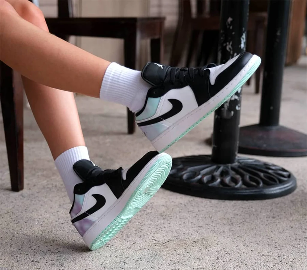 Air Jordan 1 Low Pastel Tie-Dye - Image 3