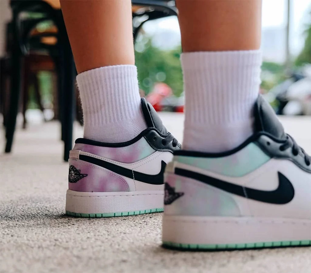 Air Jordan 1 Low Pastel Tie-Dye - Image 4
