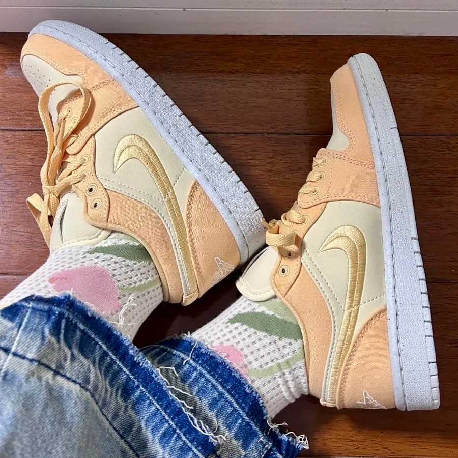 Air Jordan 1 Low SE Celestial Gold - Image 2