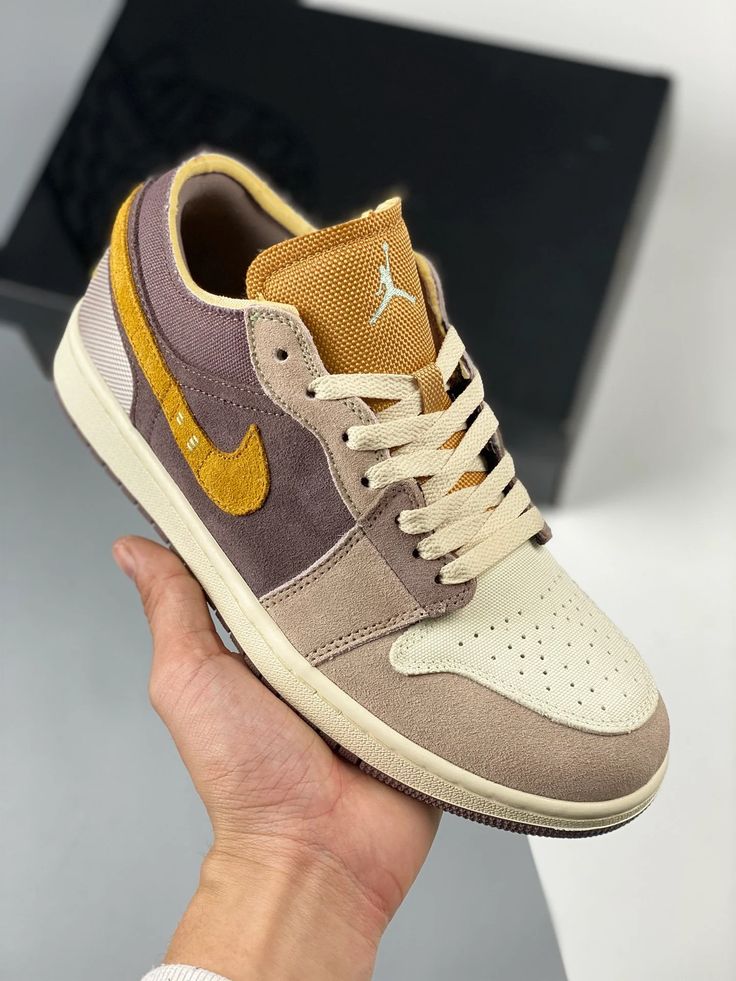 Air Jordan 1 Low SE Craft Sail Taupe Haze - Image 2
