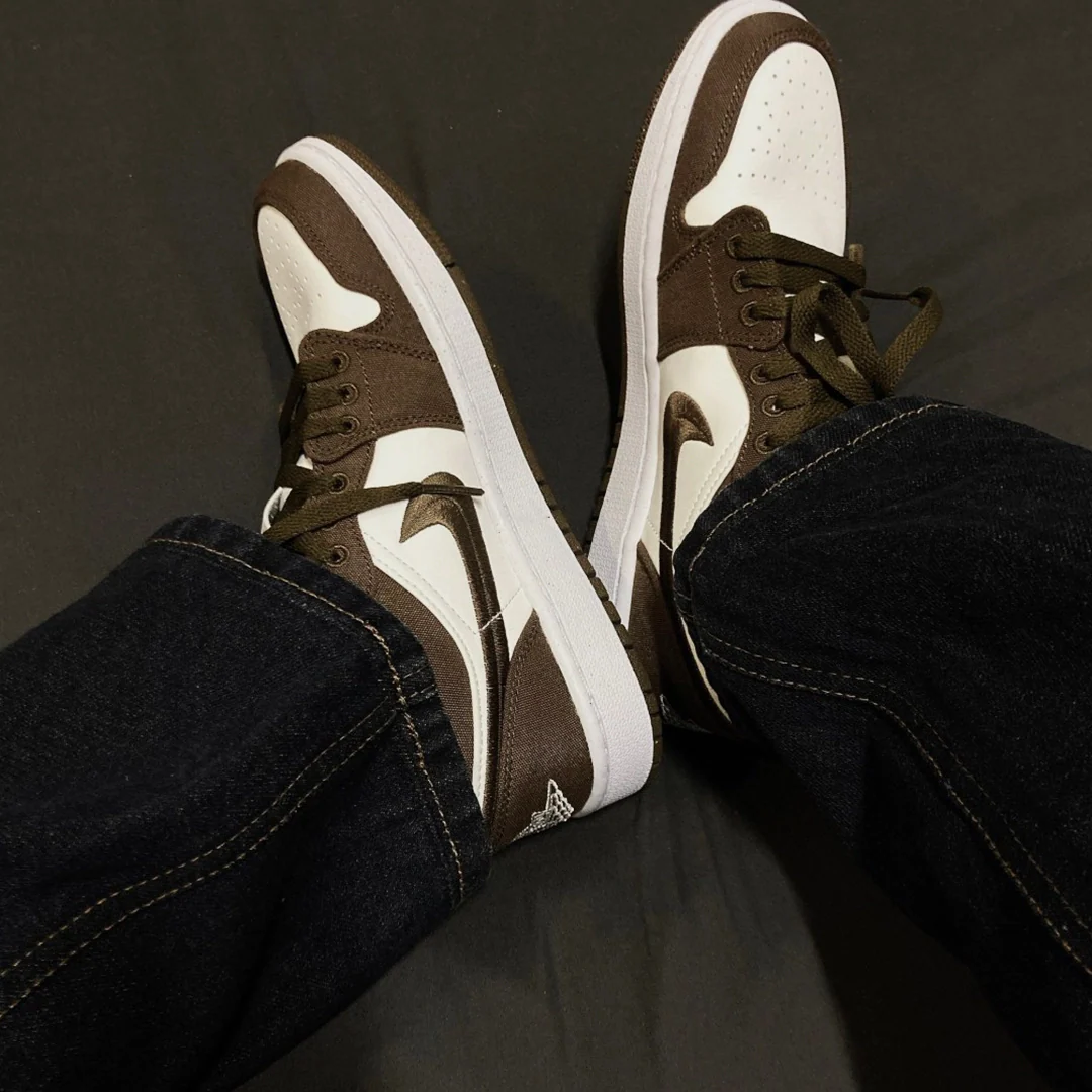 Air Jordan 1 Low SE Light Olive - Image 3