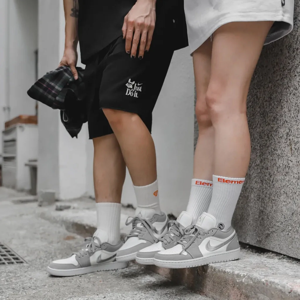 Air Jordan 1 Low SE Light Steel Grey - Image 2