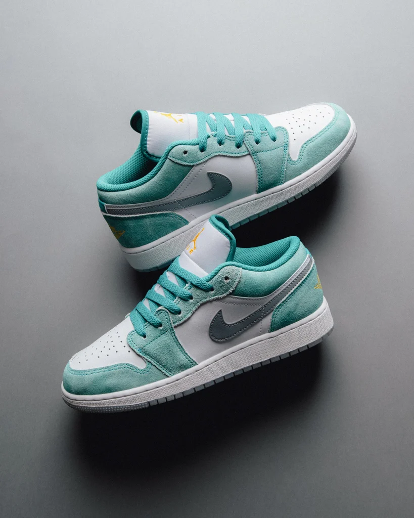 Air Jordan 1 Low SE New Emerald Grey - Image 3