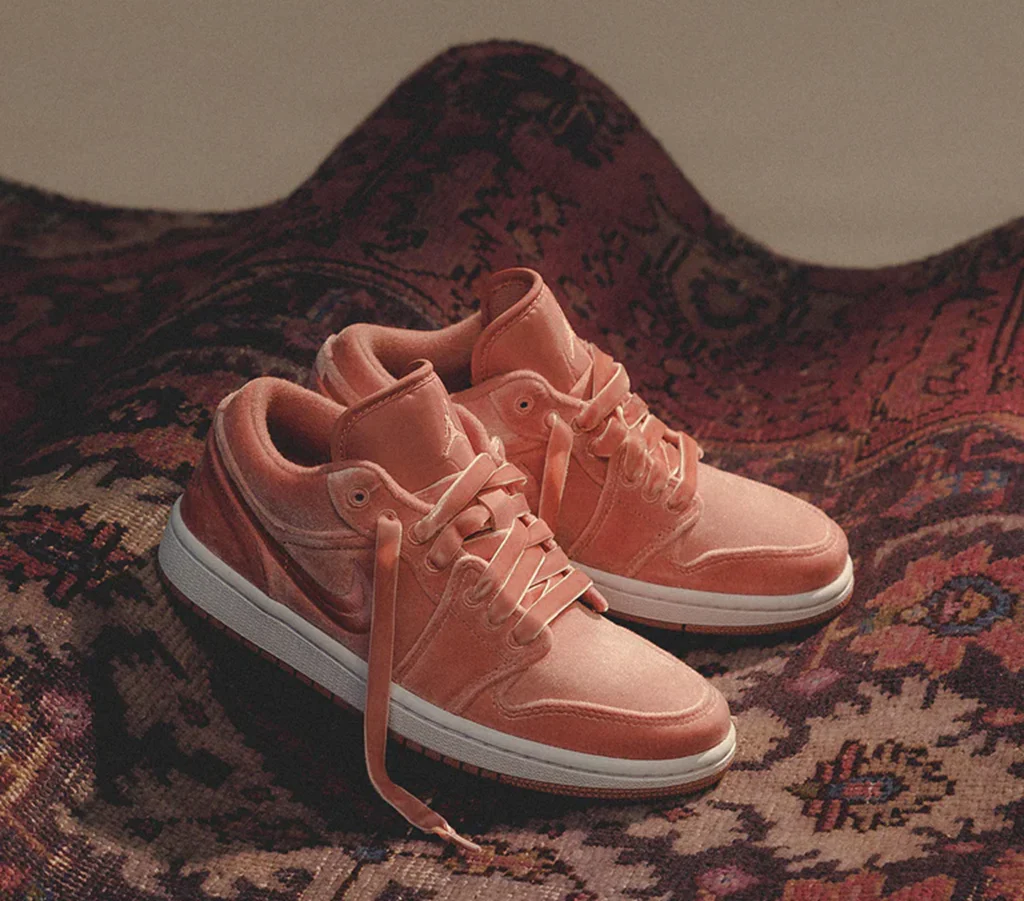 Air Jordan 1 Low SE Pink Velvet - Image 2
