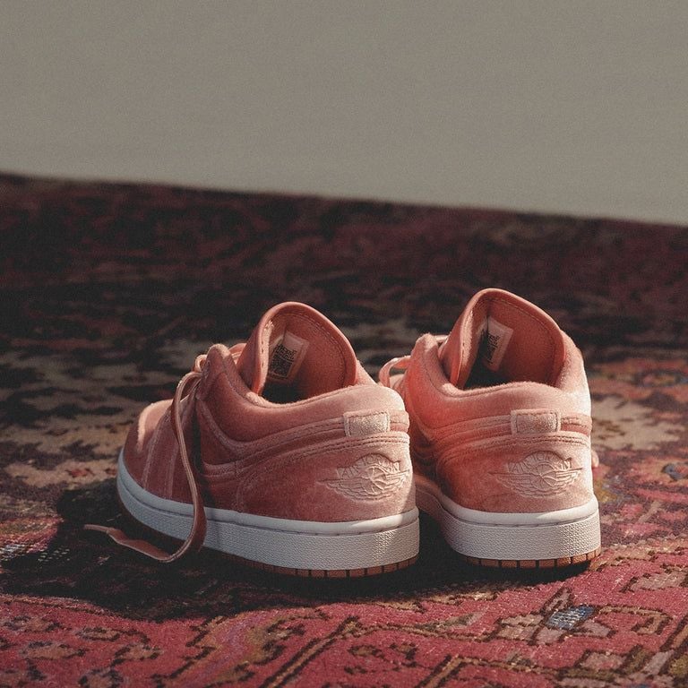 Air Jordan 1 Low SE Pink Velvet - Image 3