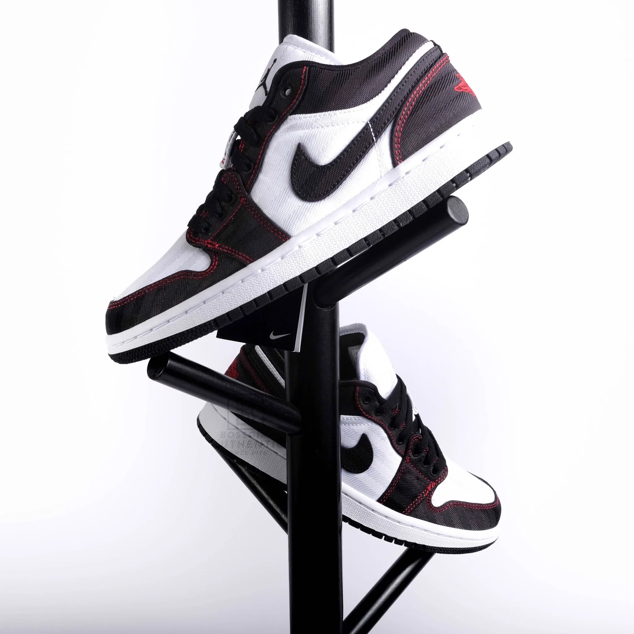 Air Jordan 1 Low SE Utility - Image 2