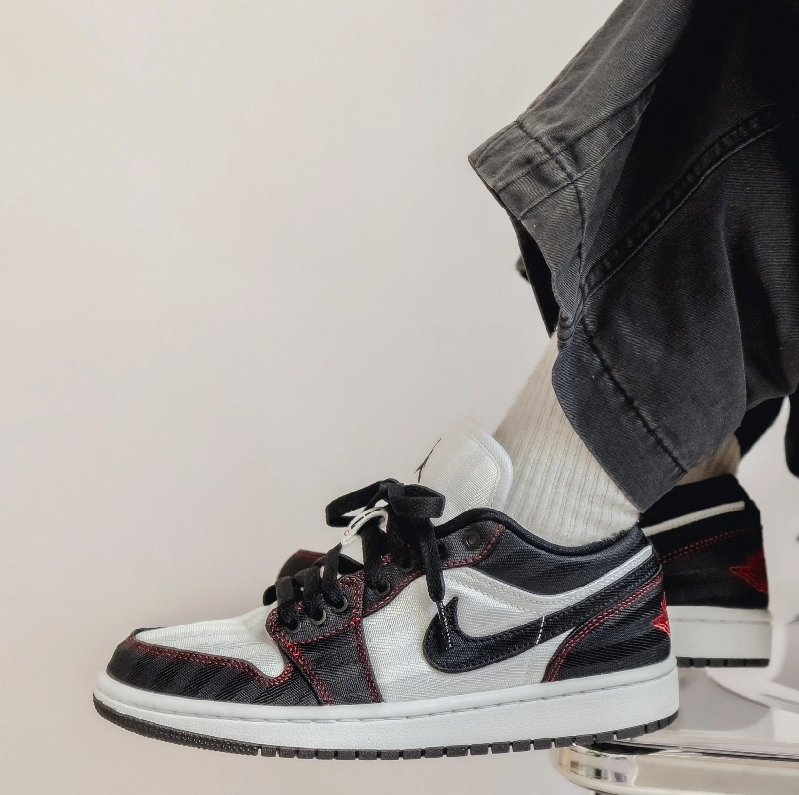 Air Jordan 1 Low SE Utility - Image 3
