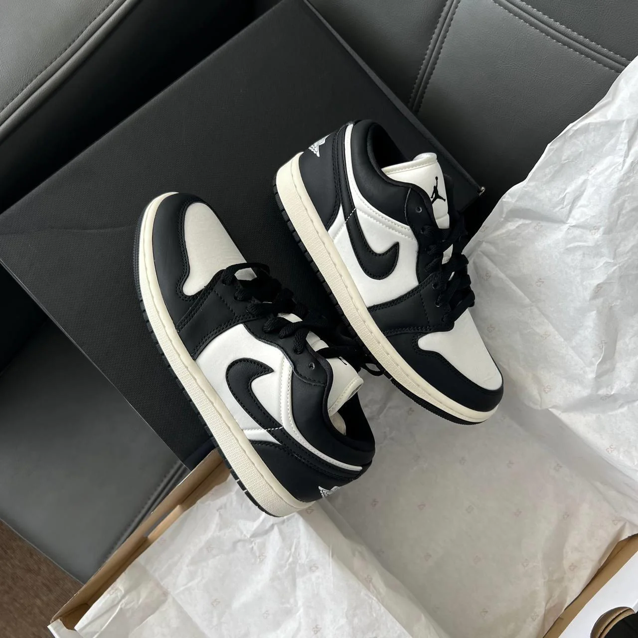 Air Jordan 1 Low SE Vintage Panda - Image 3