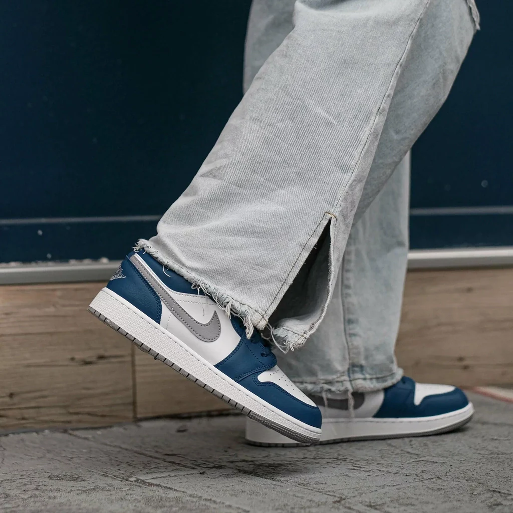 Air Jordan 1 Low True Blue - Image 2
