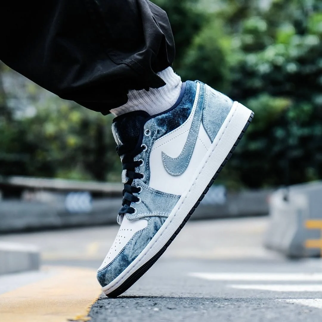 Air Jordan 1 Low Washed Denim - Image 2