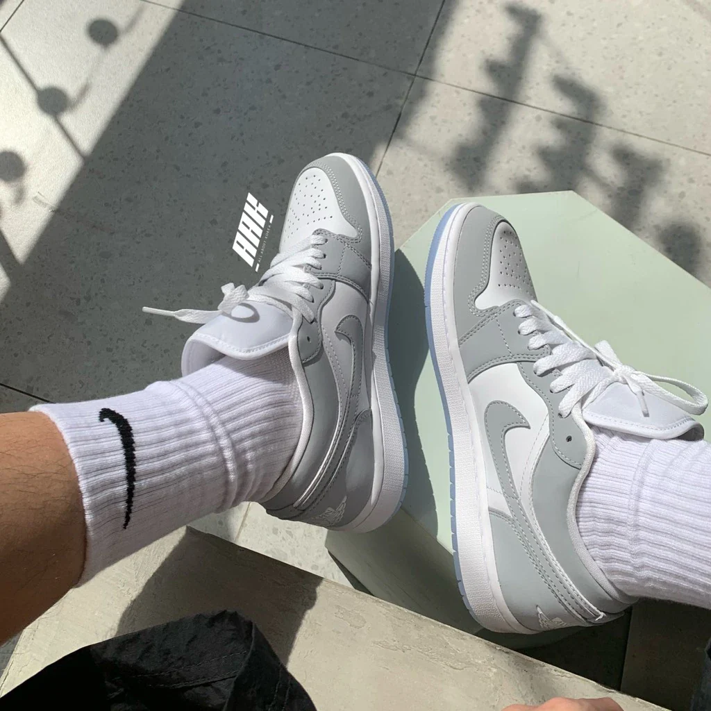 Air Jordan 1 Low Wolf Grey - Image 4