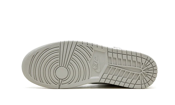 Air Jordan 1 Retro High OG White Cement - Image 4