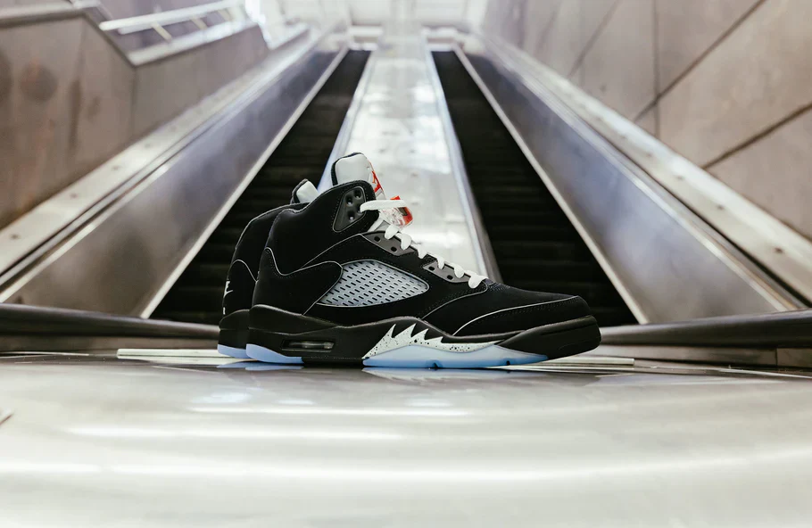 Air Jordan 5 Black Metallic Reimagined - Image 2