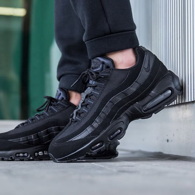 Nike Air Max 95 Essential Black - Image 2