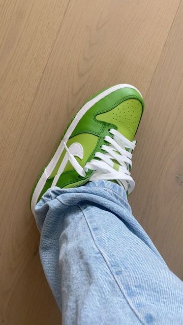 Nike Dunk Low Chlorophyll - Image 2