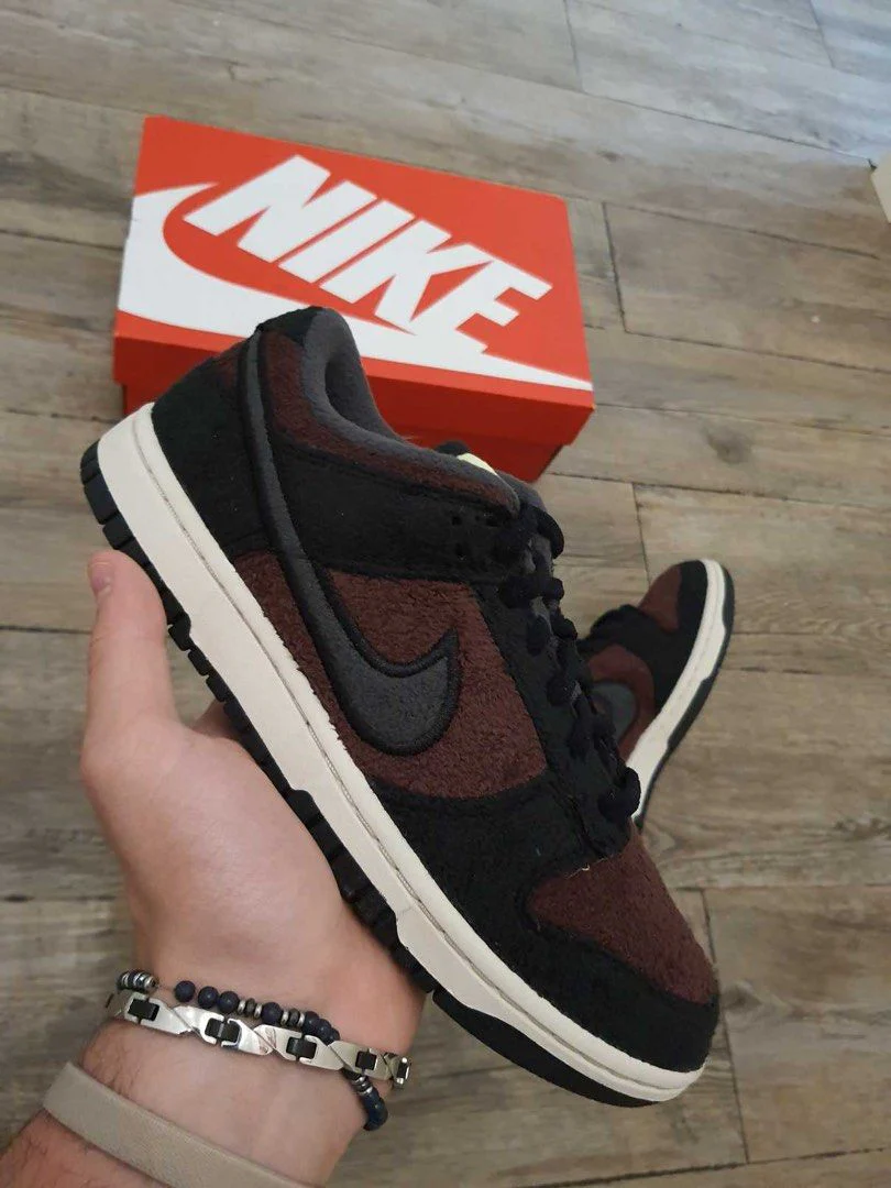 Nike Dunk Low SE Fleece Burgundy Crush - Image 3