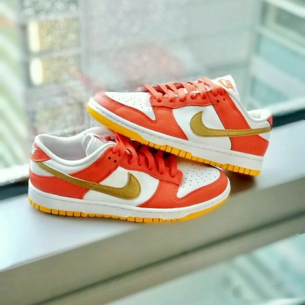 Nike Dunk Low University Gold - Image 2