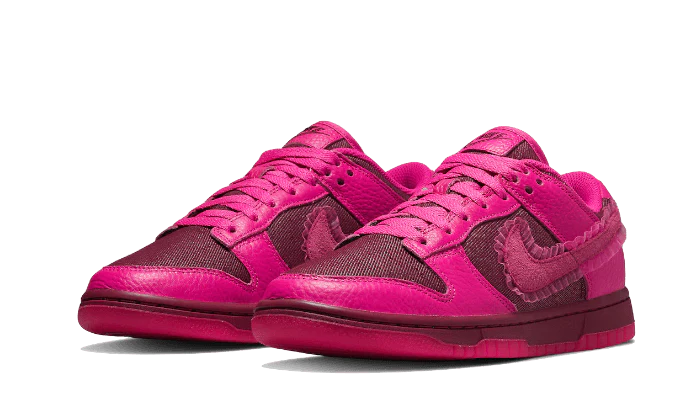 Nike Dunk Low Valentines Day (2022) - Image 3