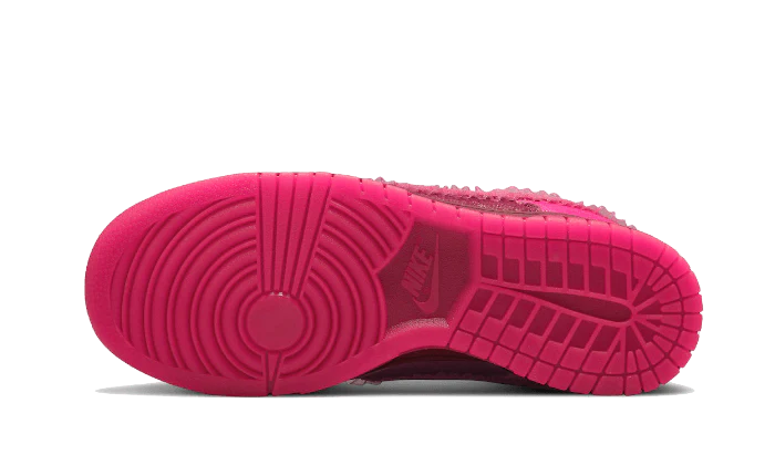 Nike Dunk Low Valentines Day (2022) - Image 4