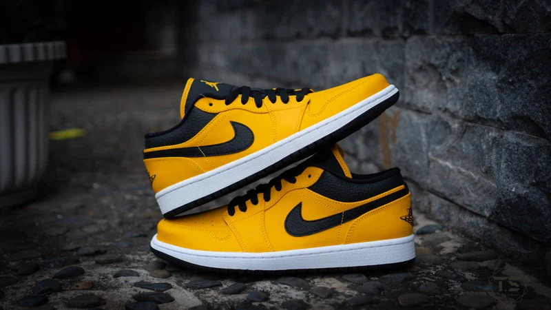 Jordan 1 Low University Gold - Image 2