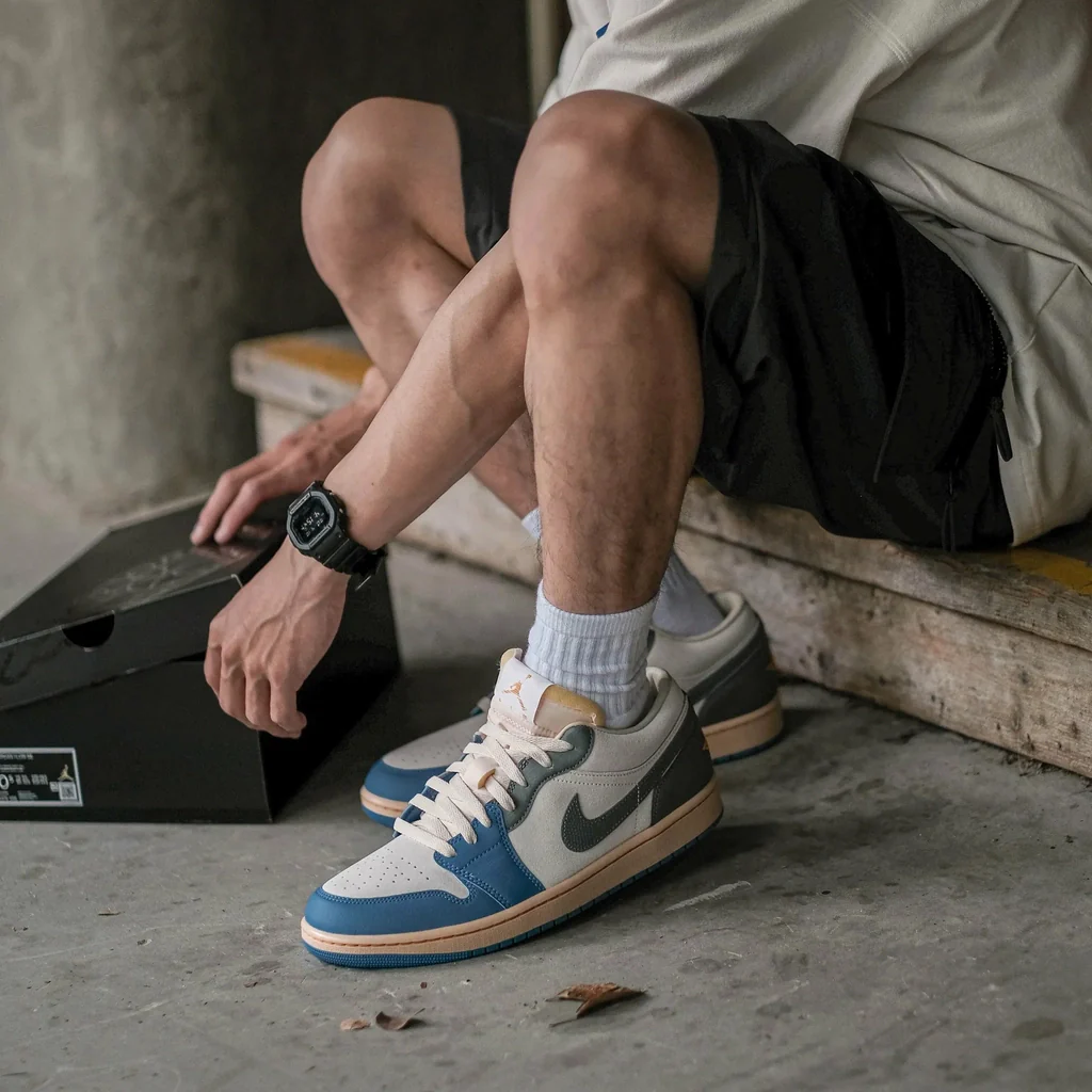 Jordan 1 Low Vintage UNC Grey - Image 2