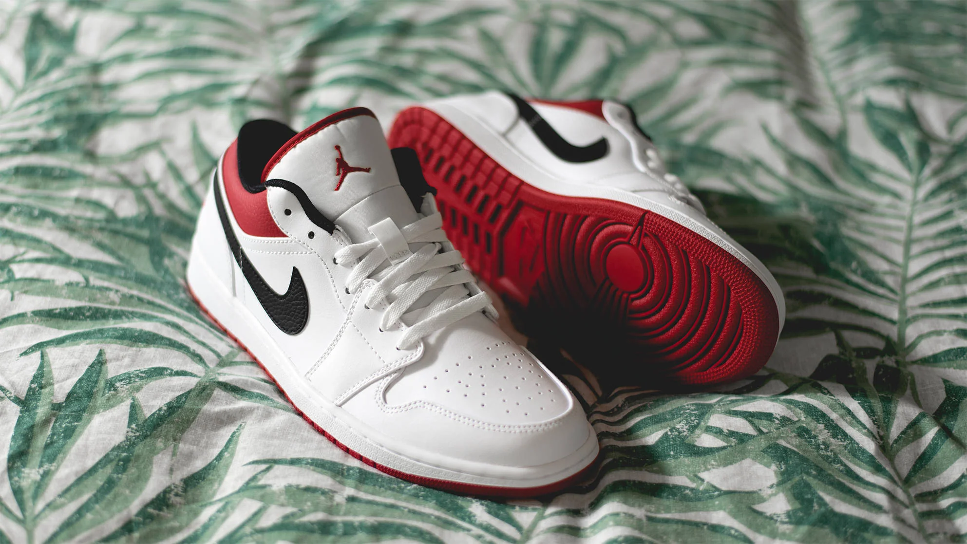 Jordan 1 Low White University Red Black - Image 3