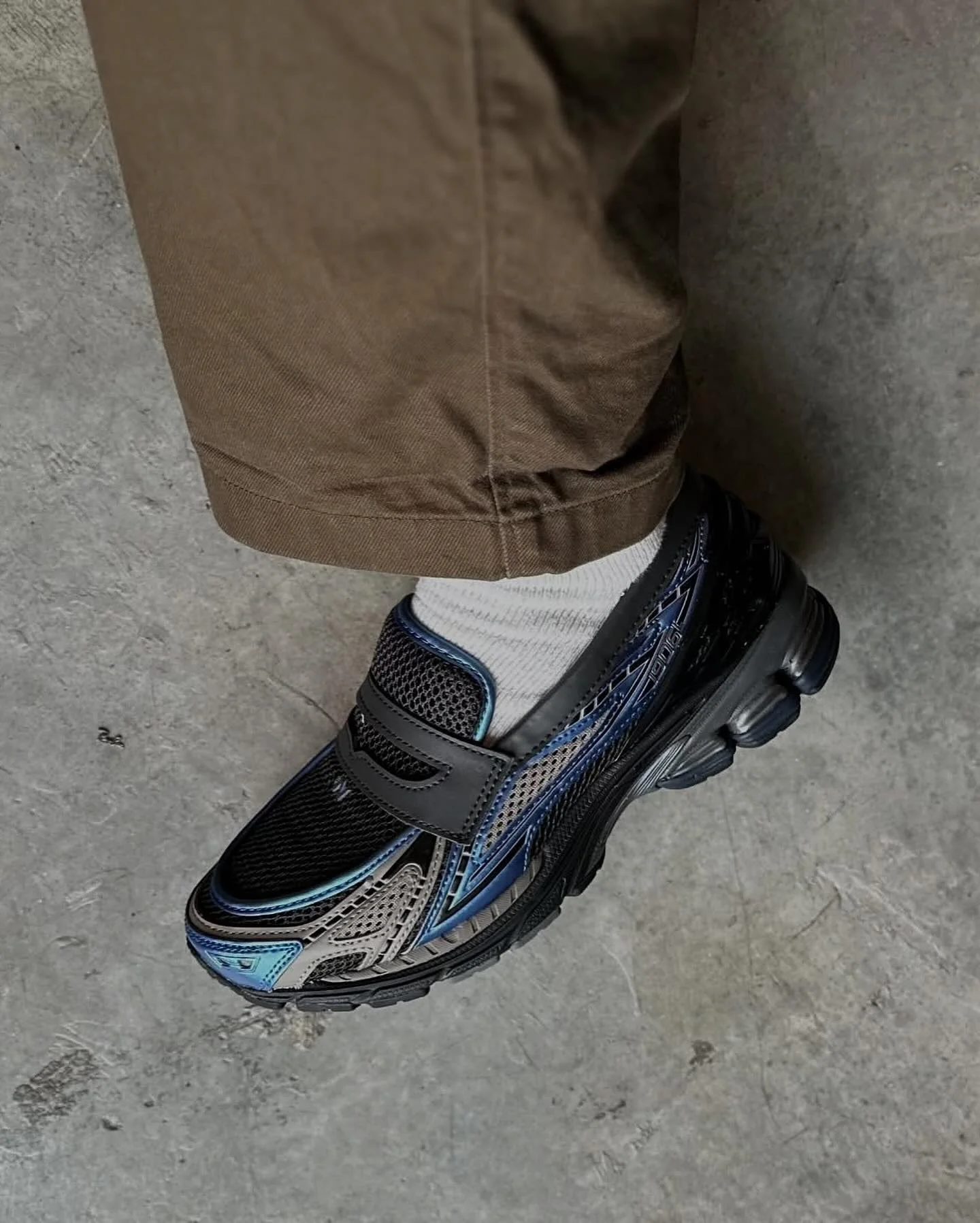 New Balance 1906L Black Cement Blue Gemstone - Image 2