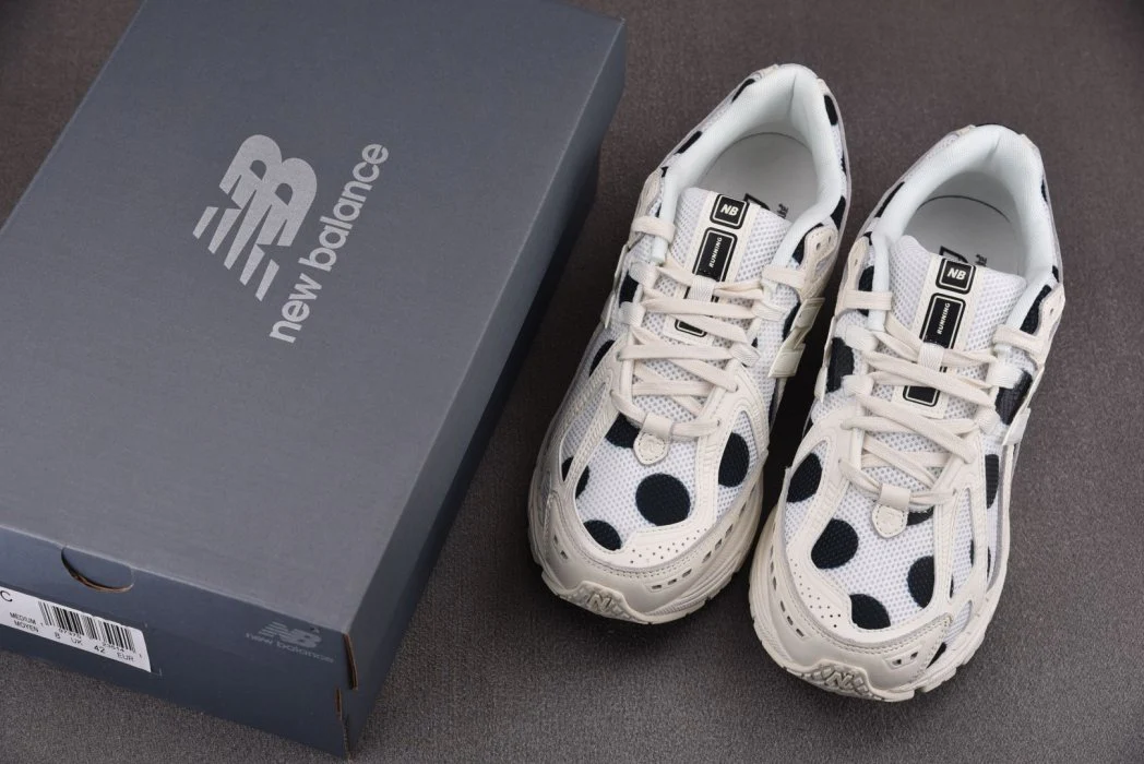New Balance 1906R Polka Dot Sea Salt - Image 4