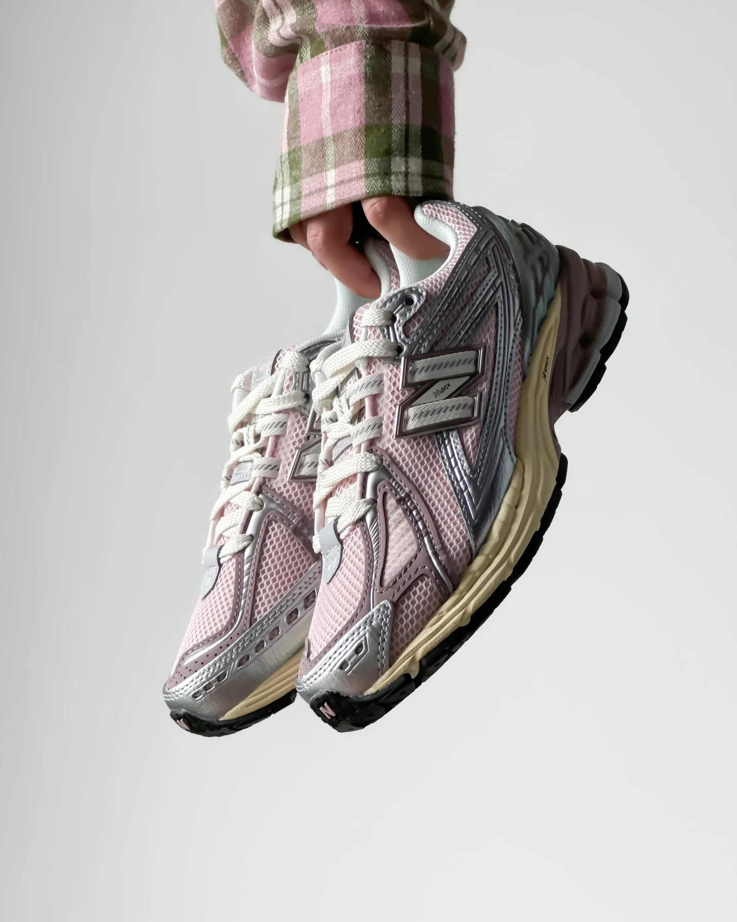 New Balance 1906R Rose Sugar Silver - Image 2
