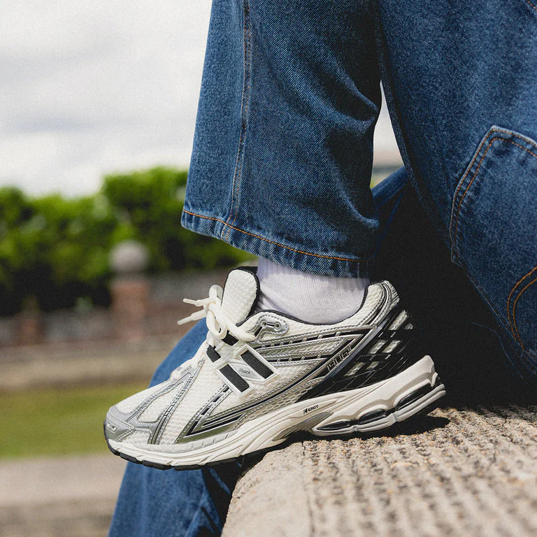 New Balance 1906R Silver Black - Image 4