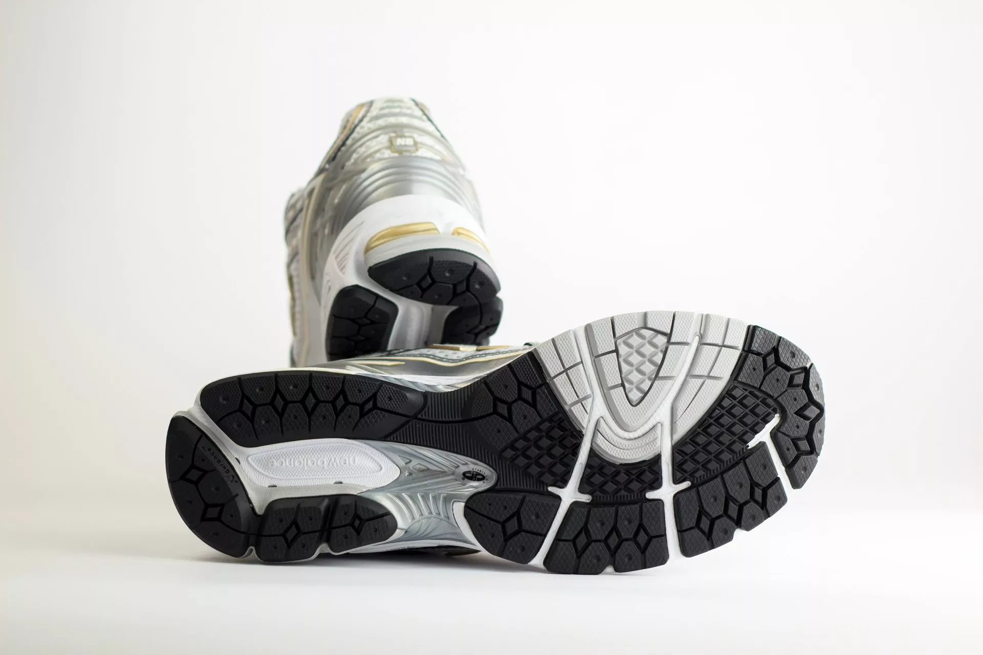 New Balance 1906R White Rain Cloud Silver Metallic - Image 4