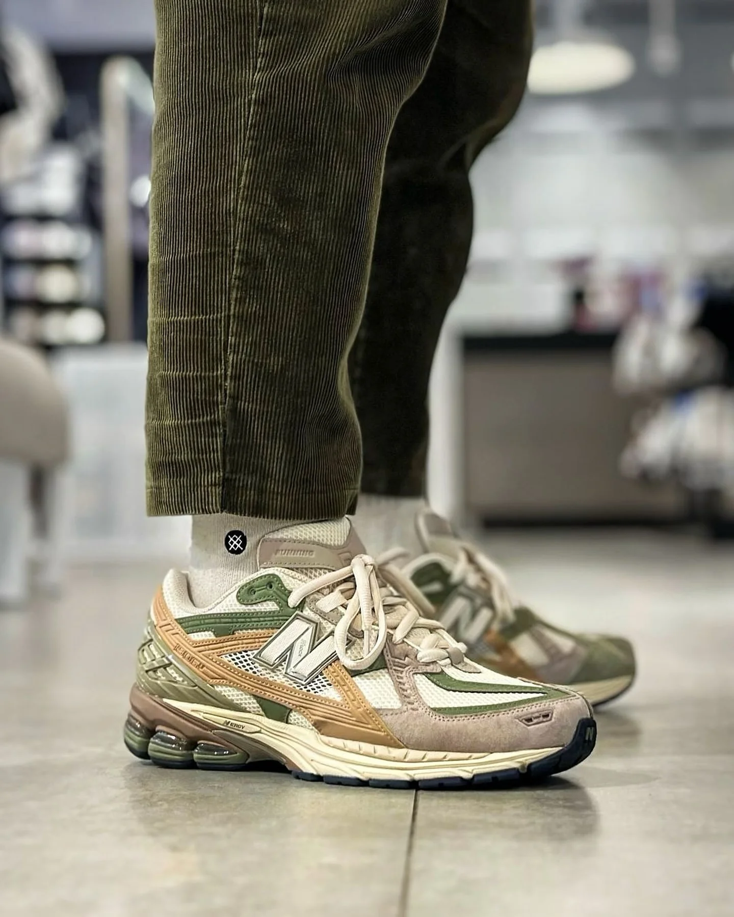New Balance 1906U Linen Dark Olivine - Image 2