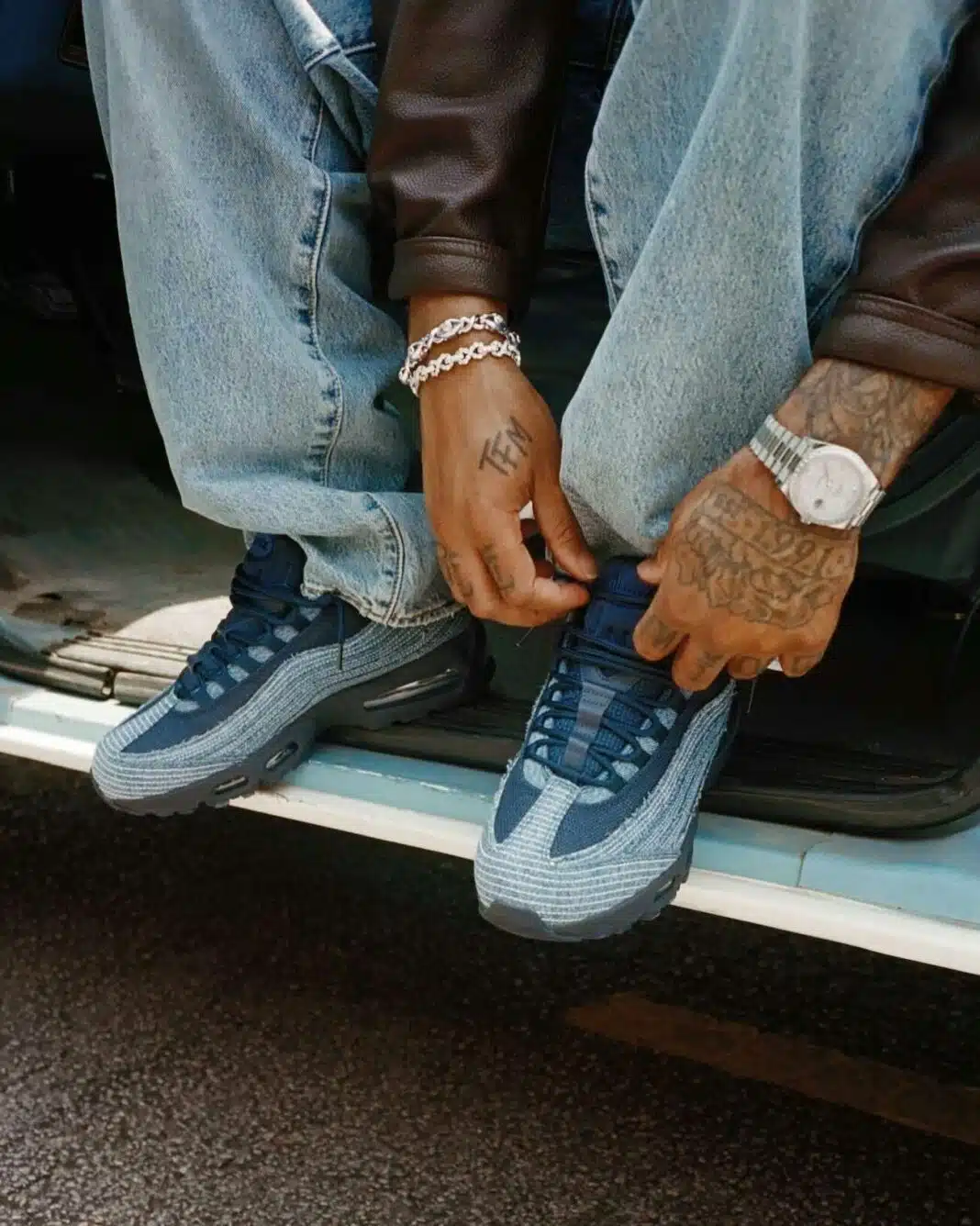 Nike Air Max 95 OG Levi's Obsidian - Image 2