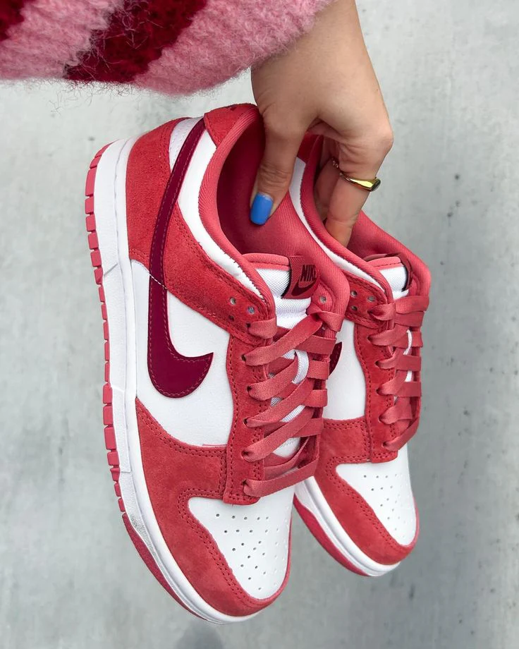Nike Dunk Low Valentine's Day - Image 2