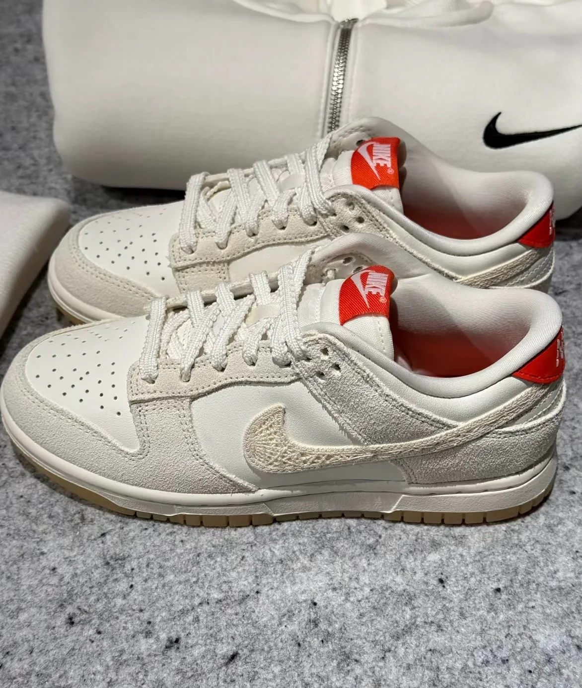 Nike Dunk Low Wmns Friendship Knot - Image 2