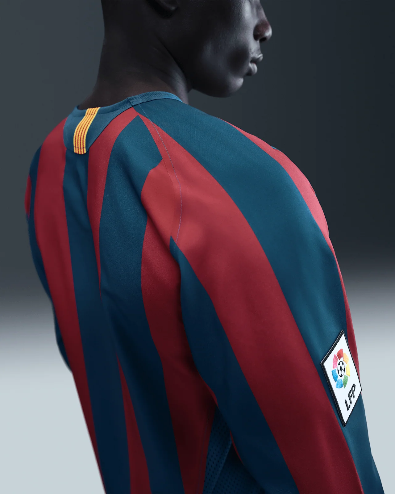 Nike FC Barcelona 2005 Reissue Replica L/S Jersey - Image 3