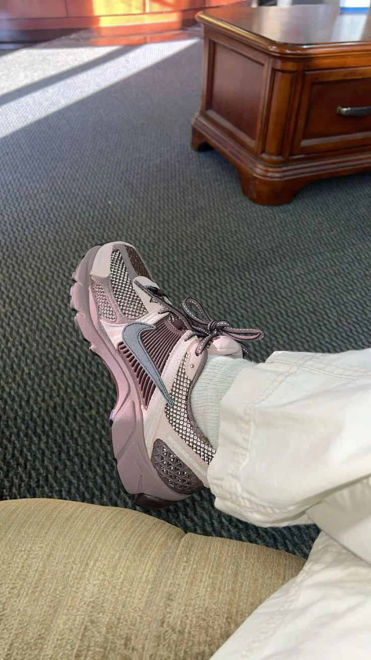 Nike Zoom Vomero 5 Plum Eclipse - Image 2