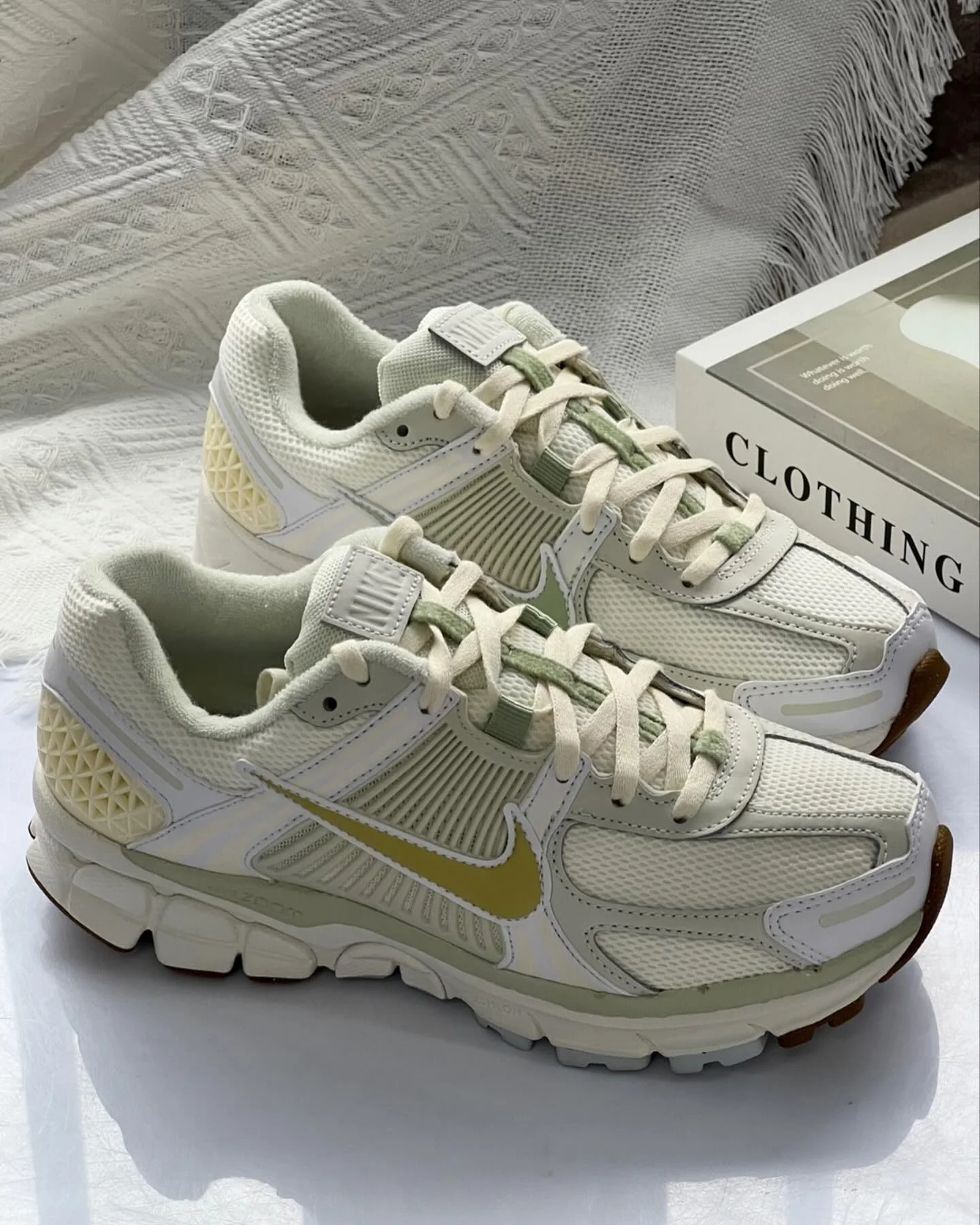 Nike Zoom Vomero 5 Sail Buff Gold - Image 2