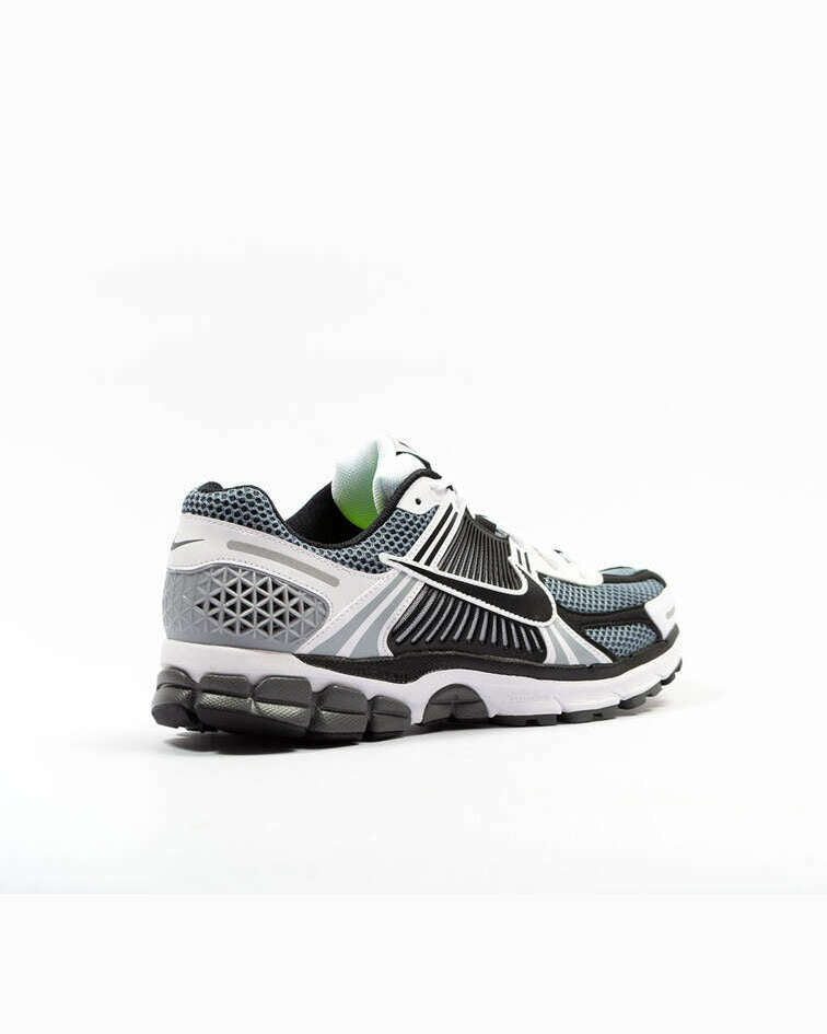 Nike Zoom Vomero 5 SE SP Dark Grey Black White - Image 4